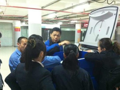 德国奥林匹斯驾驶式洗地机进驻北京西站