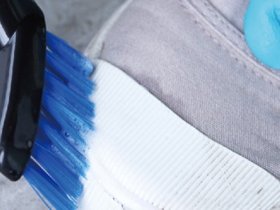 原来脏脏的鞋子用它清洁就搞定了