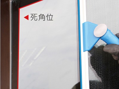 可以靈活清潔到各種邊⻆位的玻璃刮！