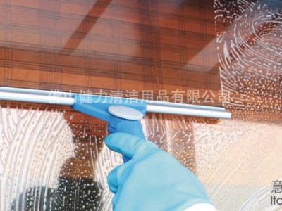 可调节角度的玻璃刮，刮起玻璃来还是这么干净，还灵活